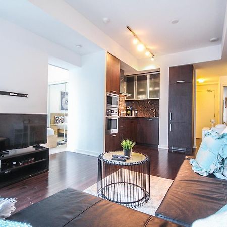 Sarkar Suites - Entertainment District Торонто Екстериор снимка