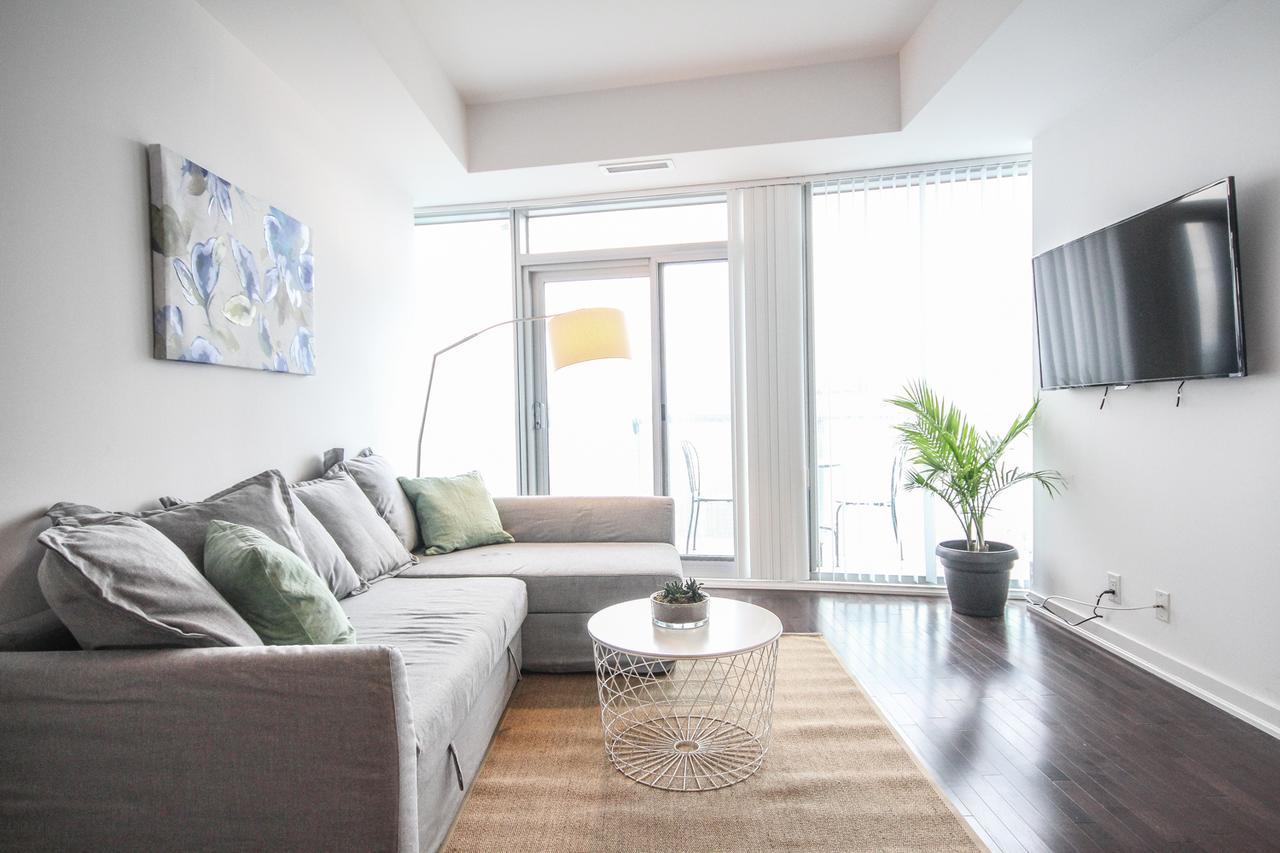Sarkar Suites - Entertainment District Торонто Екстериор снимка