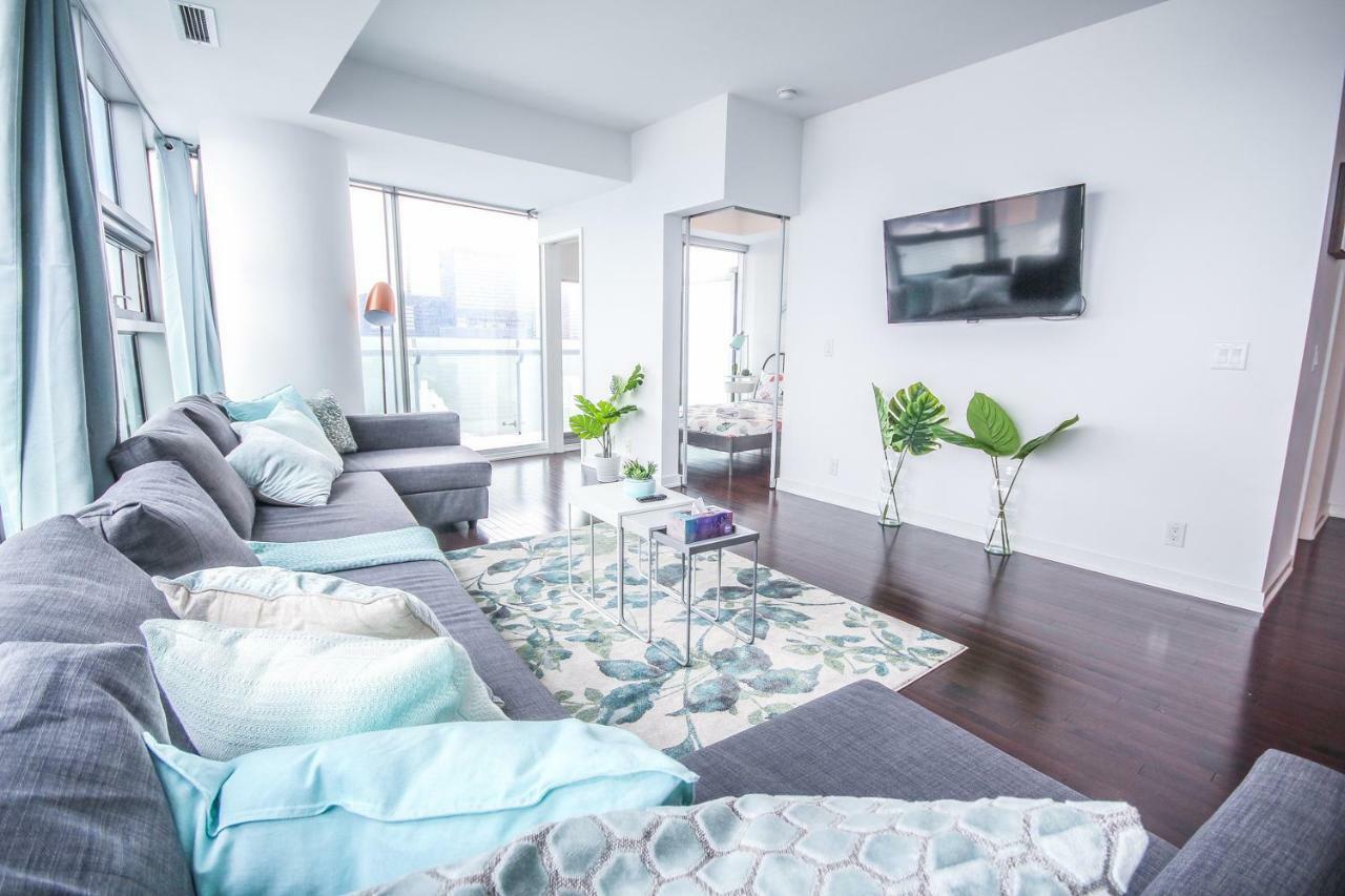 Sarkar Suites - Entertainment District Торонто Екстериор снимка