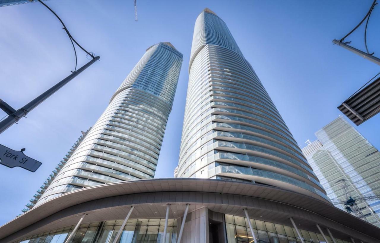 Sarkar Suites - Entertainment District Торонто Екстериор снимка