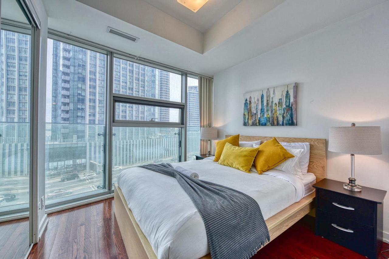 Sarkar Suites - Entertainment District Торонто Екстериор снимка