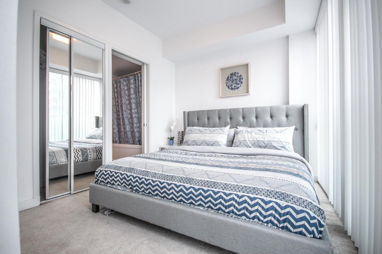 Sarkar Suites - Entertainment District Торонто Екстериор снимка