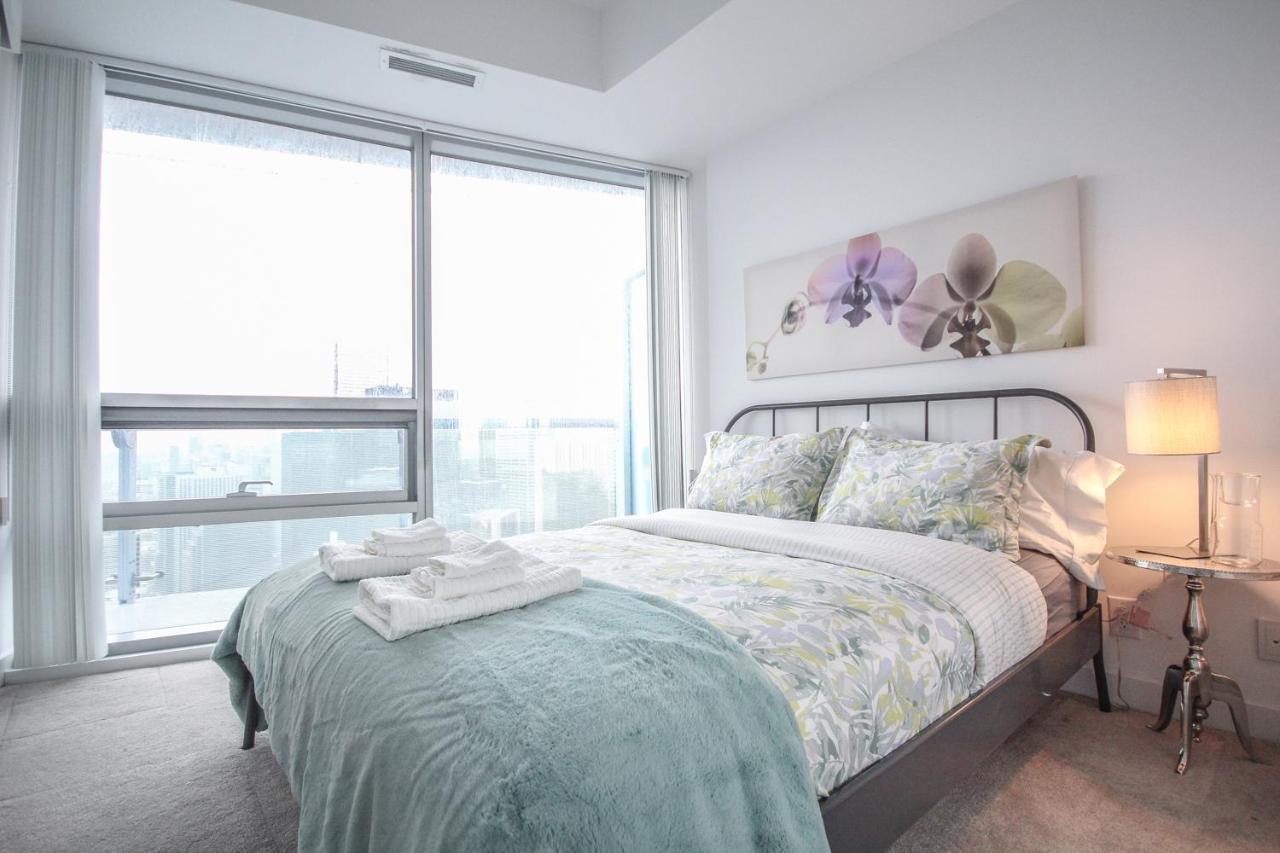 Sarkar Suites - Entertainment District Торонто Екстериор снимка