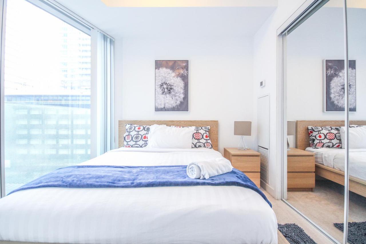 Sarkar Suites - Entertainment District Торонто Екстериор снимка