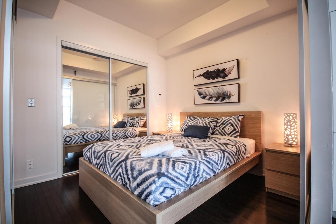 Sarkar Suites - Entertainment District Торонто Екстериор снимка