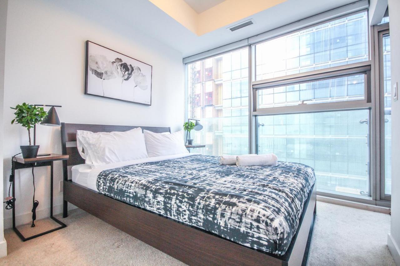 Sarkar Suites - Entertainment District Торонто Екстериор снимка