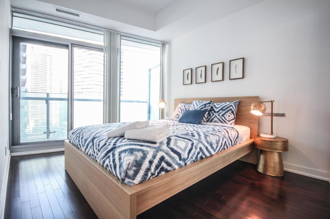 Sarkar Suites - Entertainment District Торонто Екстериор снимка
