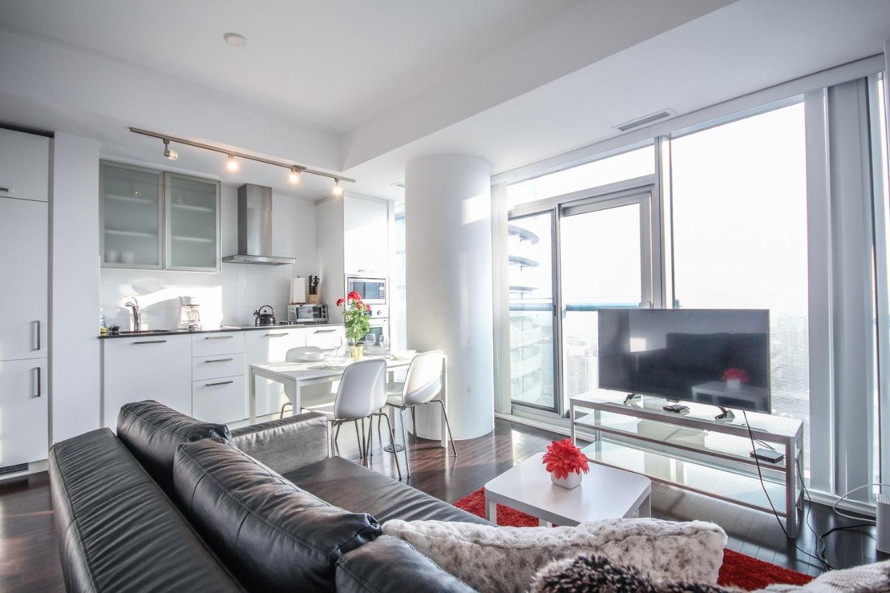 Sarkar Suites - Entertainment District Торонто Екстериор снимка