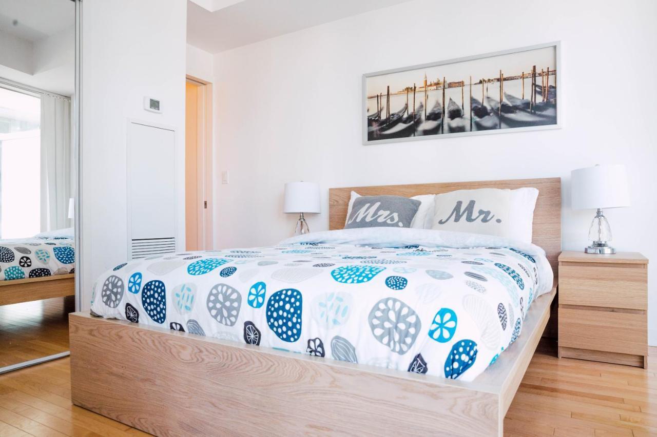 Sarkar Suites - Entertainment District Торонто Екстериор снимка