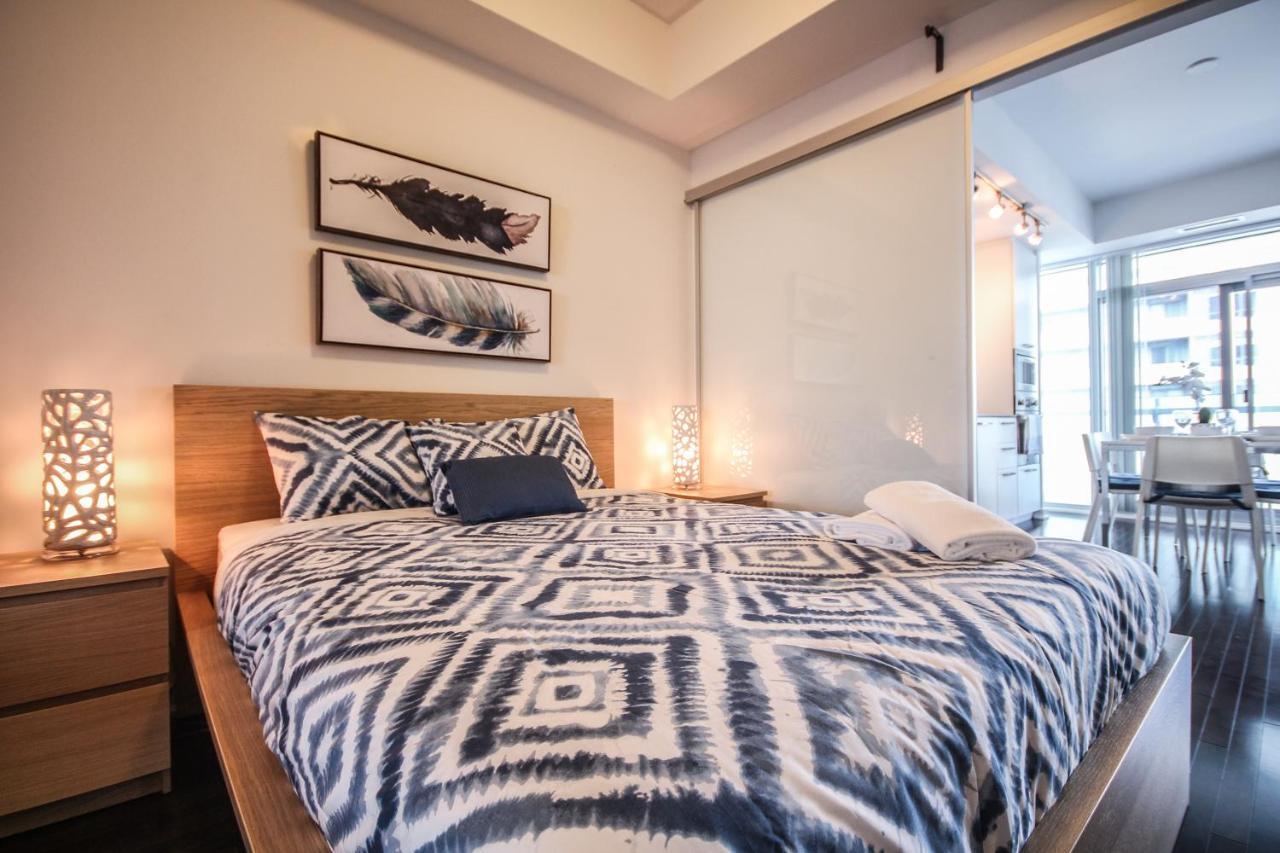 Sarkar Suites - Entertainment District Торонто Екстериор снимка