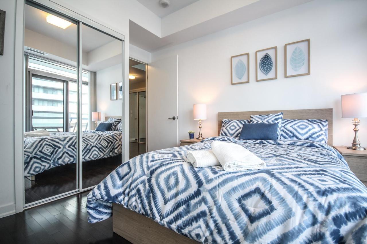 Sarkar Suites - Entertainment District Торонто Екстериор снимка