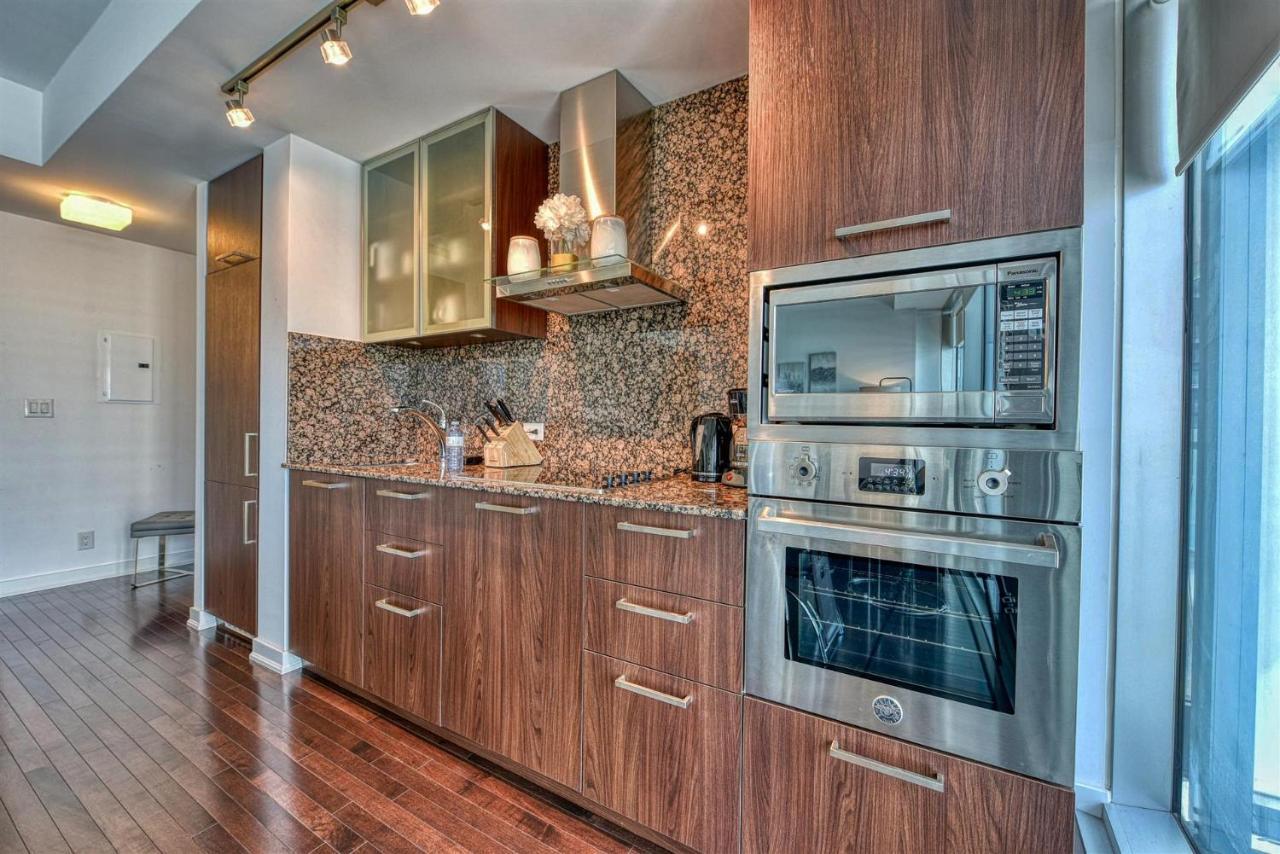 Sarkar Suites - Entertainment District Торонто Екстериор снимка