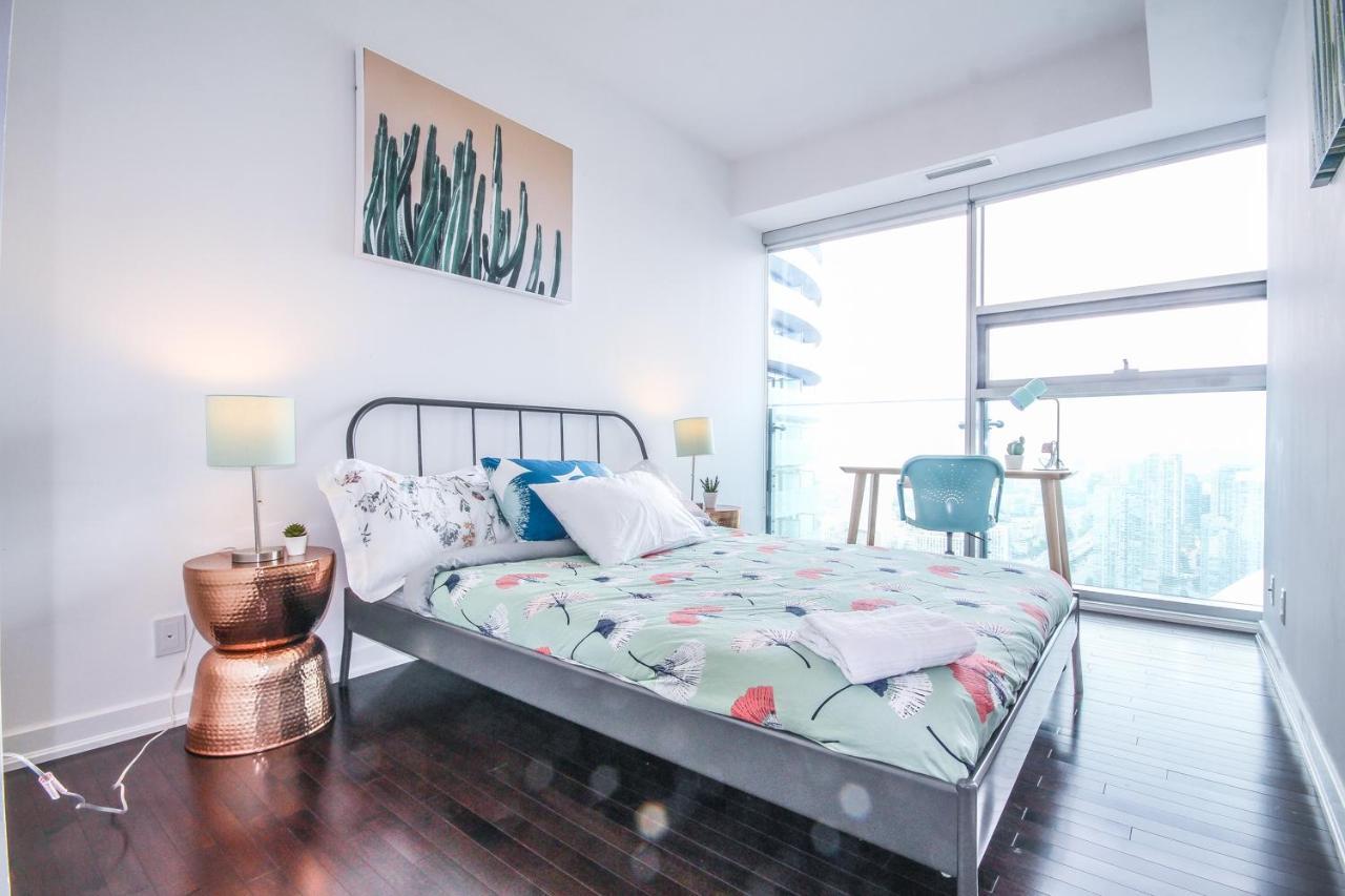 Sarkar Suites - Entertainment District Торонто Екстериор снимка