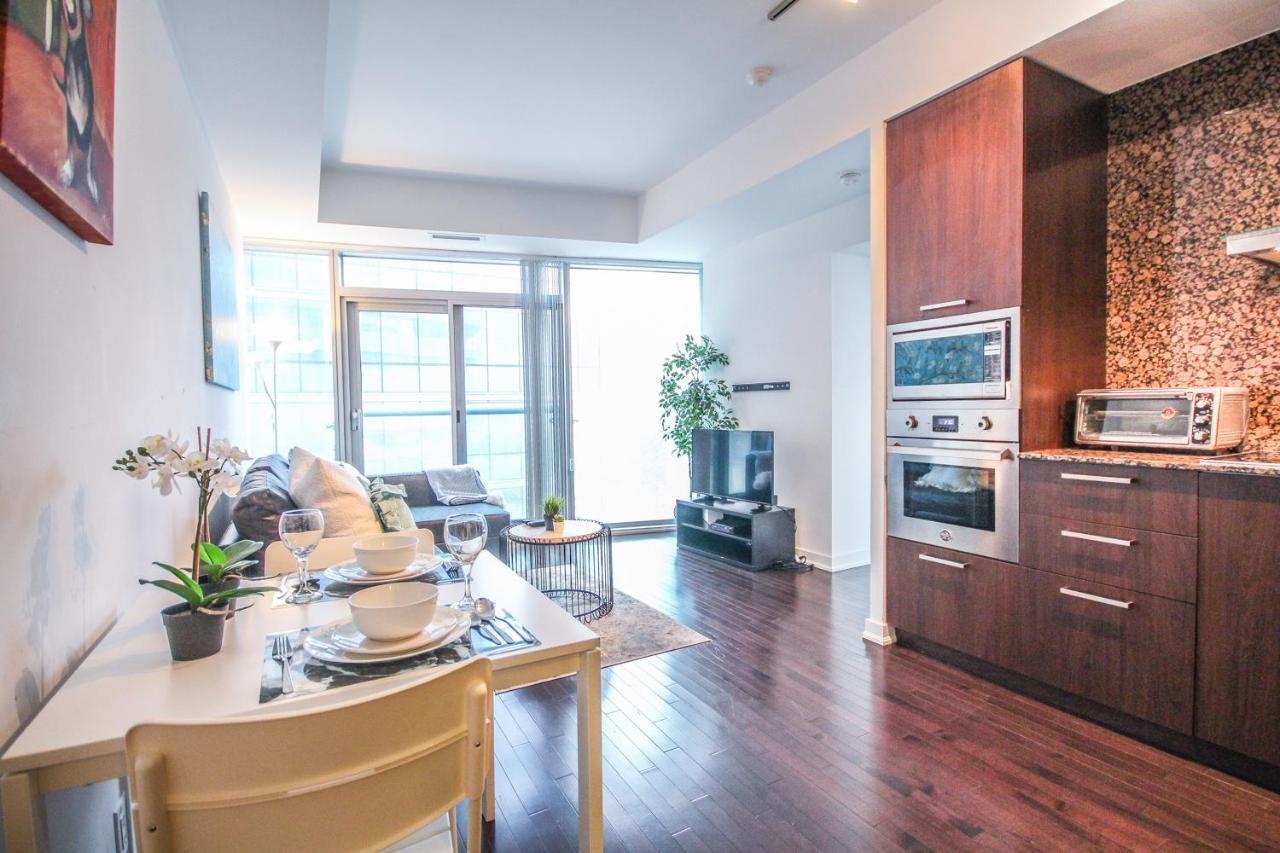 Sarkar Suites - Entertainment District Торонто Екстериор снимка