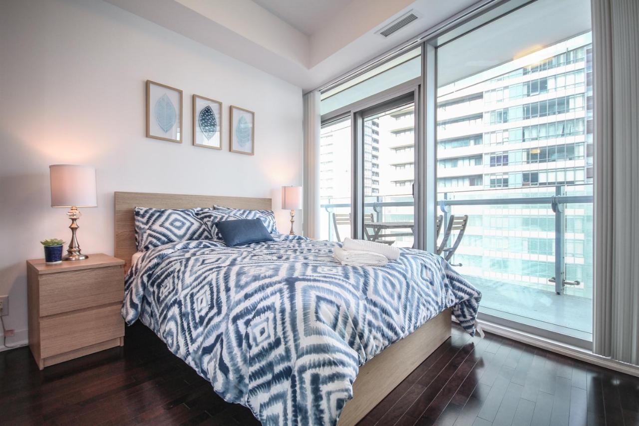 Sarkar Suites - Entertainment District Торонто Екстериор снимка