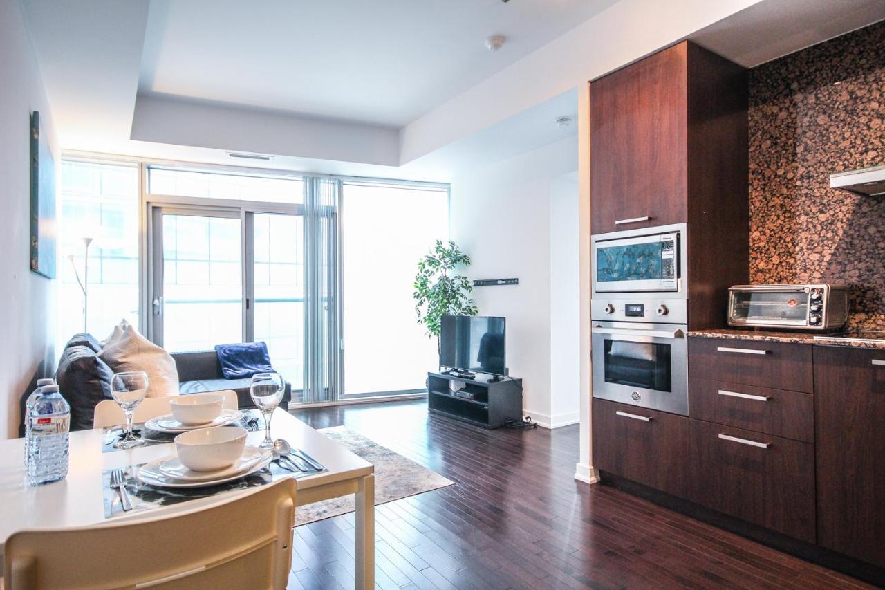 Sarkar Suites - Entertainment District Торонто Екстериор снимка